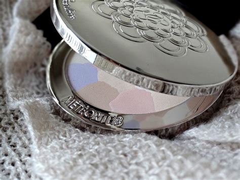 guerlain meteorites compact powder.